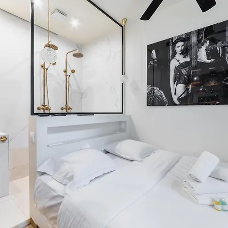 Appartement Lumineux Et Moderne Proche Du Metro - 2p Parijs